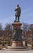 Original: http://3.bp.blogspot.com/-Yg1f2JNst4I/VGiO9N1Rp3I/AAAAAAAAANk/-WvQ-C5mGQY/s1600/640px-Johan_Ludvig_Runeberg_statue.jpg
